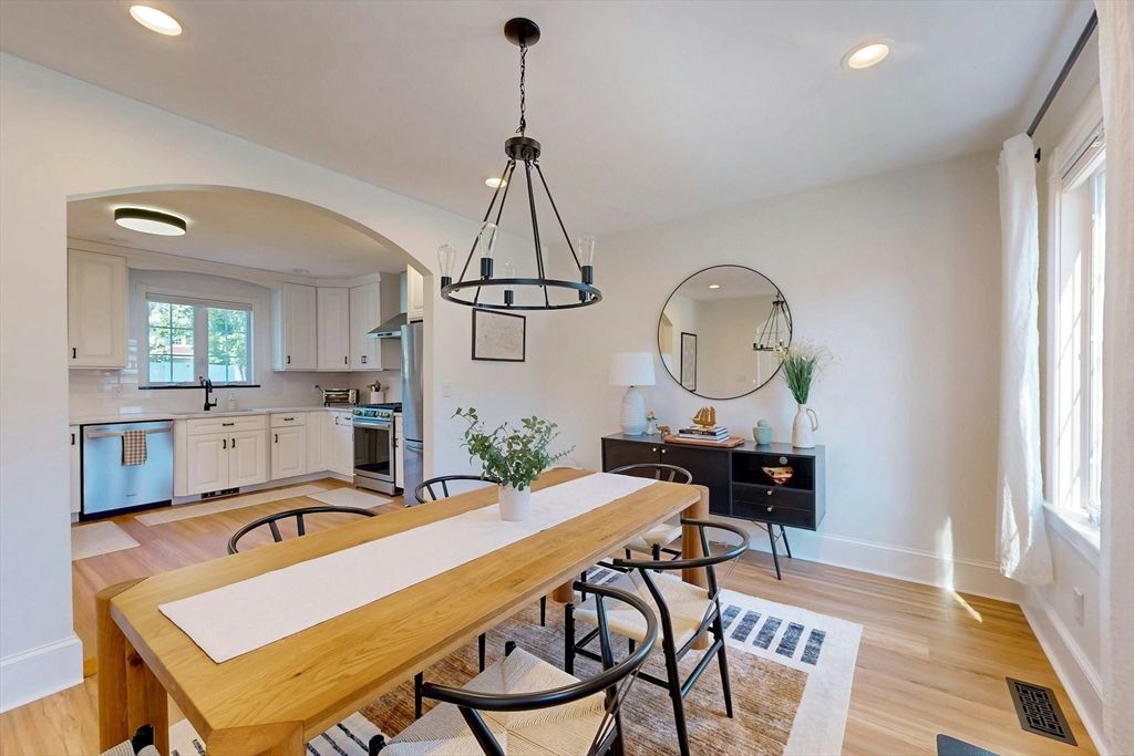 Dining room, Interior, Kitchen, Pendant Lights, Recessed Lighting, Wood Texture Flooring