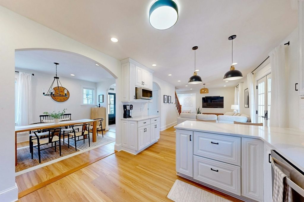 Dining room, Interior, Kitchen, Pendant Lights, Recessed Lighting, Wood Texture Flooring