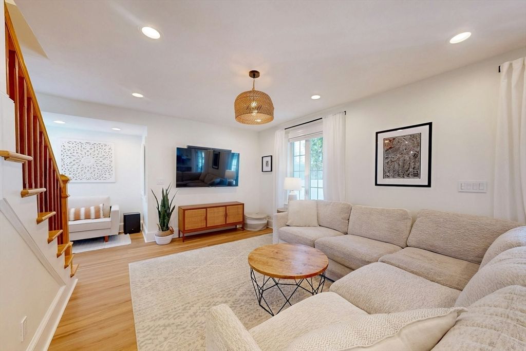 Interior, Living room, Pendant Lights, Recessed Lighting, Wood Texture Flooring
