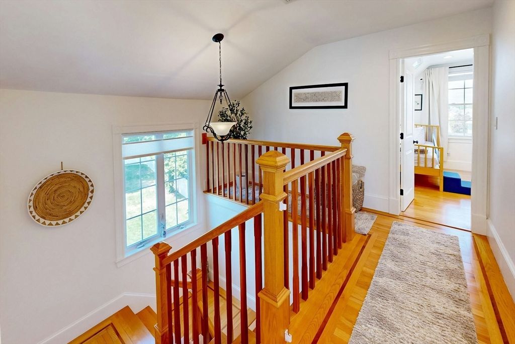 Interior, Pendant Lights, Wood Texture Flooring