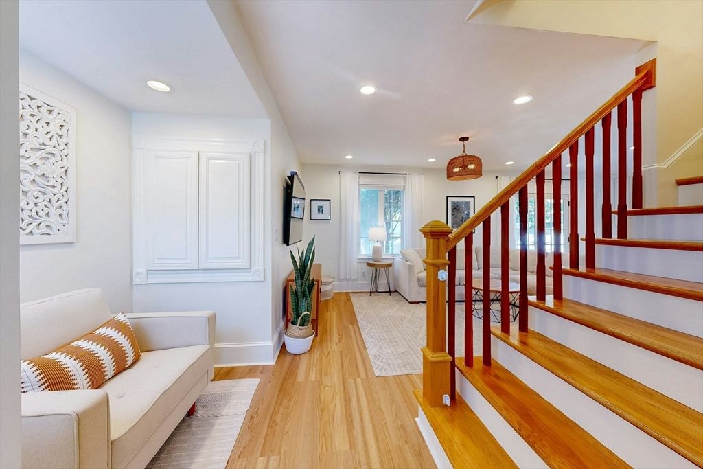 Interior, Recessed Lighting, Wood Texture Flooring