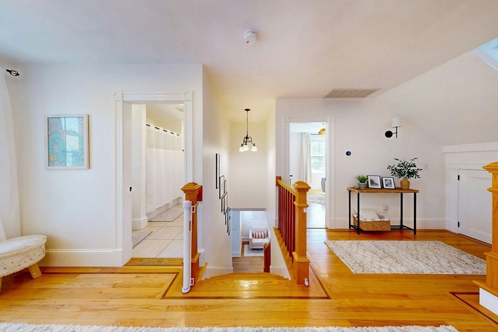 Interior, Pendant Lights, Wood Texture Flooring