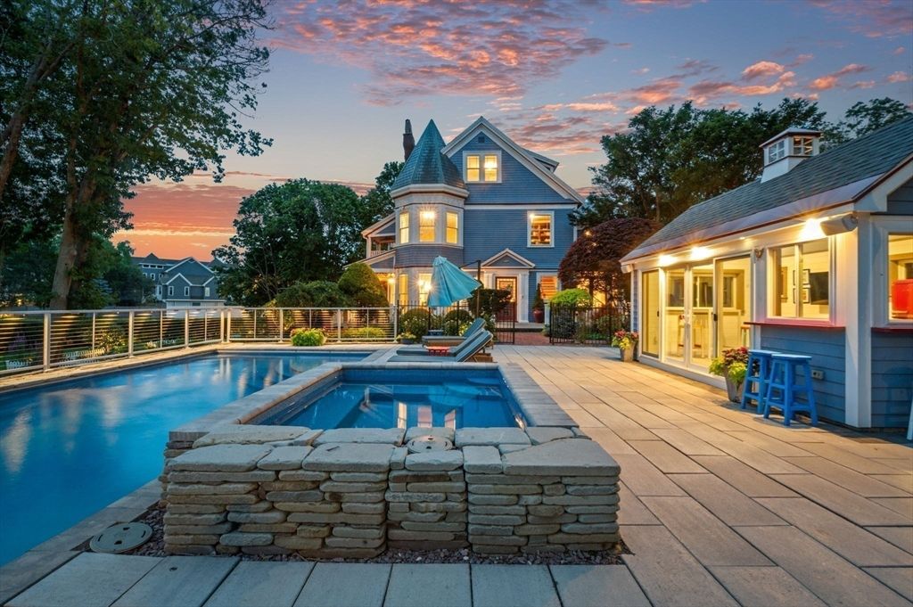 Exterior, Pool