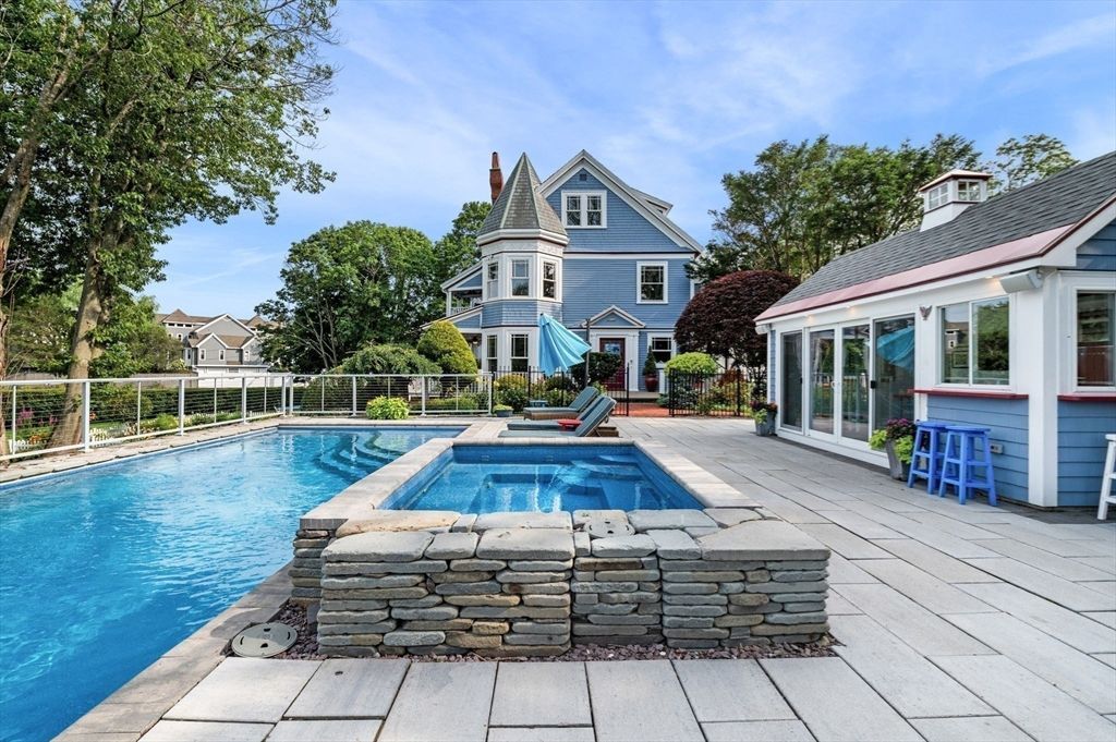 Exterior, Pool
