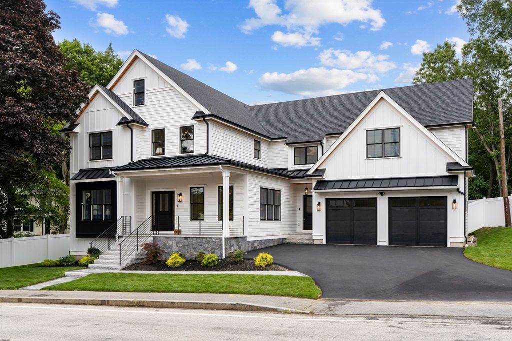 Attached, Exterior, Facade, Farmhouse
