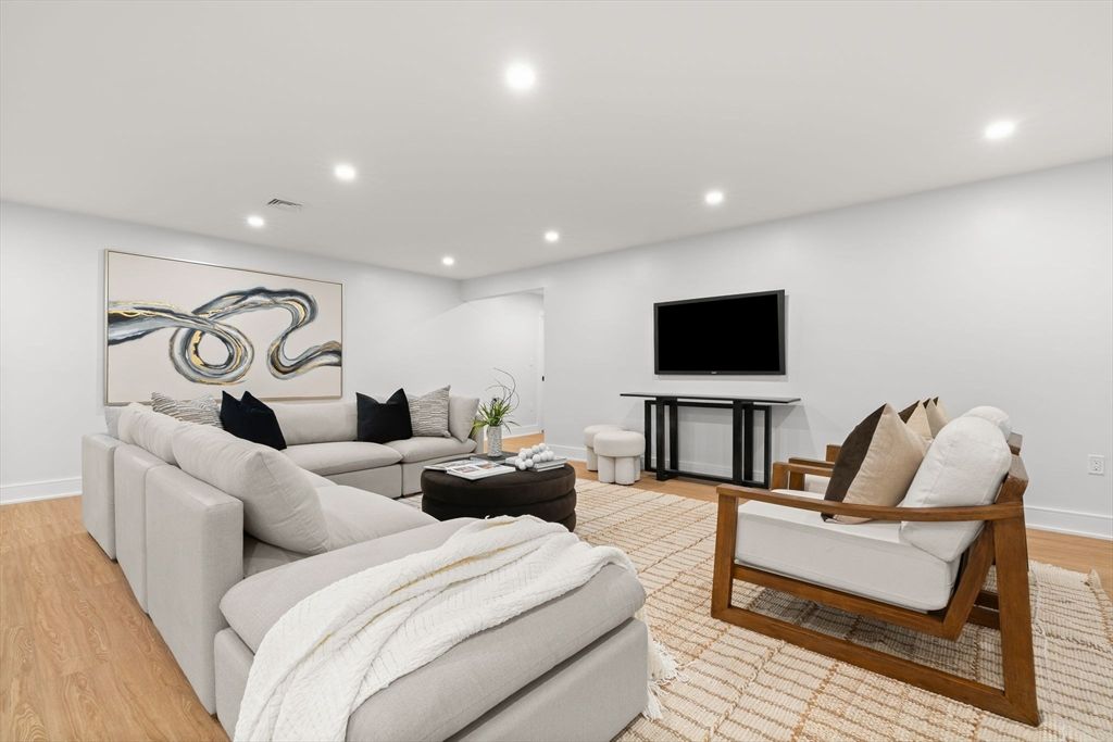 Interior, Living room, Recessed Lighting, Wood Texture Flooring