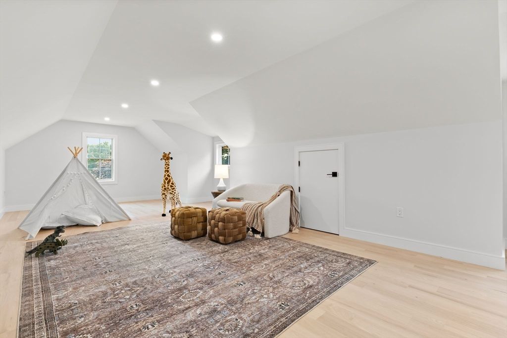 Interior, Recessed Lighting, Wood Texture Flooring