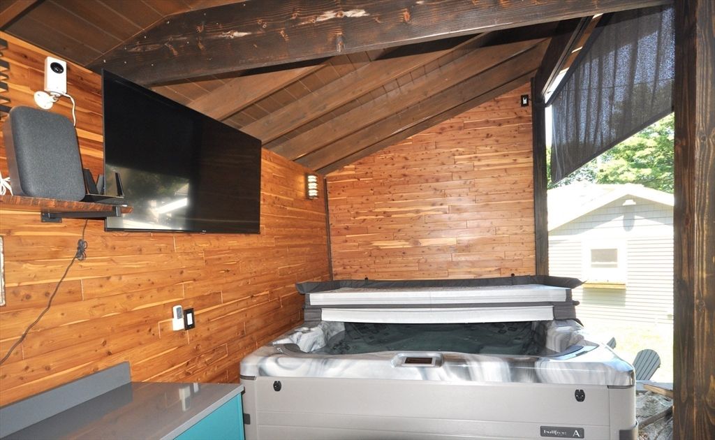 Hot Tub, Interior, Wooden Ceilings, Wooden Walls