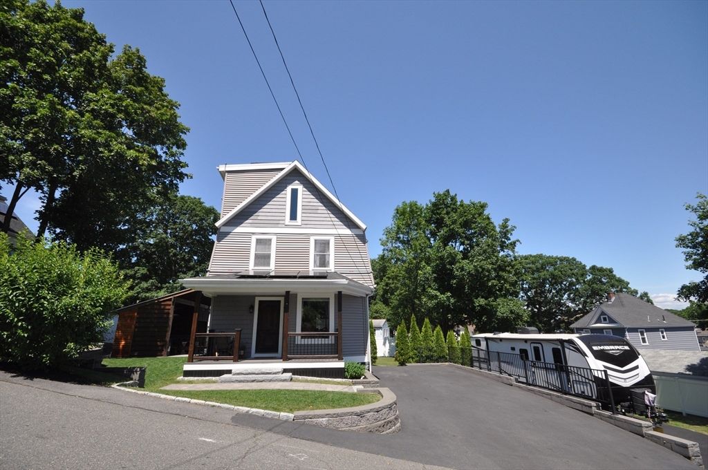 Exterior, Facade, Queen Anne Victorian