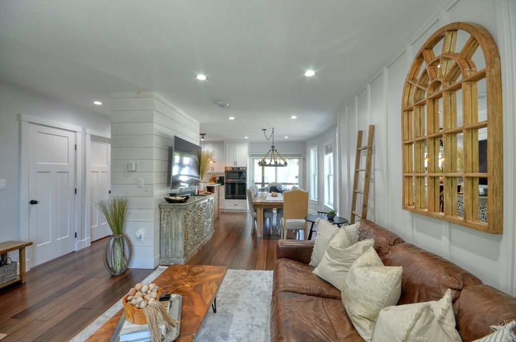 Dining room, Interior, Kitchen, Living room, Pendant Lights, Recessed Lighting, Stainless Steel Appliances, Wood Texture Flooring