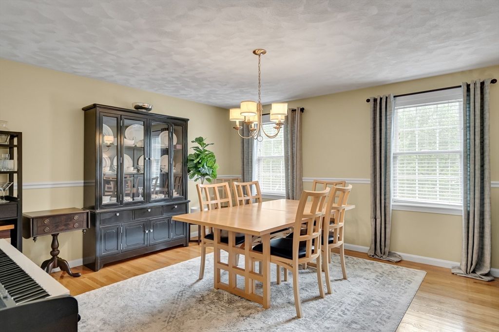 Chandelier, Dining room, Interior, Piano, Wood Texture Flooring