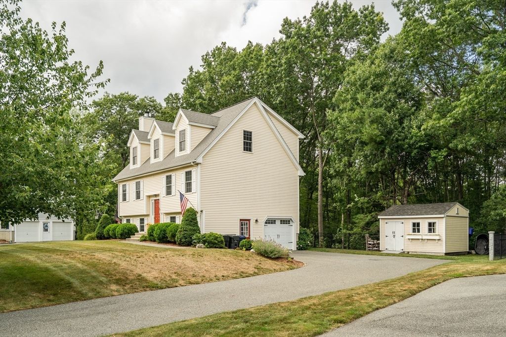 Backyard, Detached Garage, Exterior