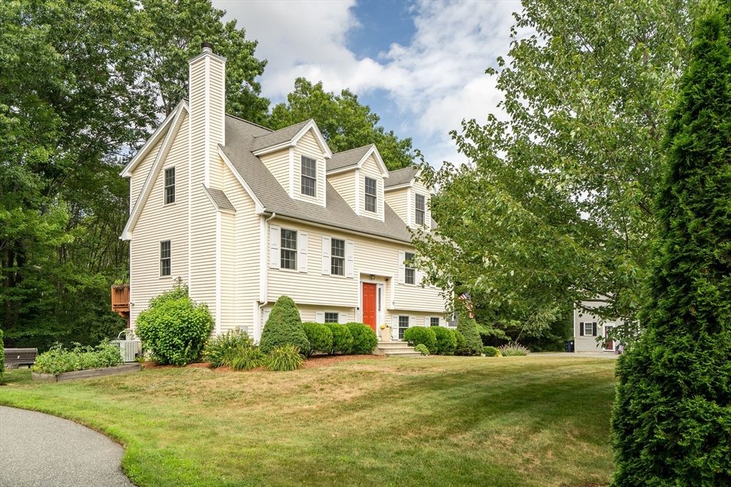 Backyard, Exterior, Facade, Cape Cod
