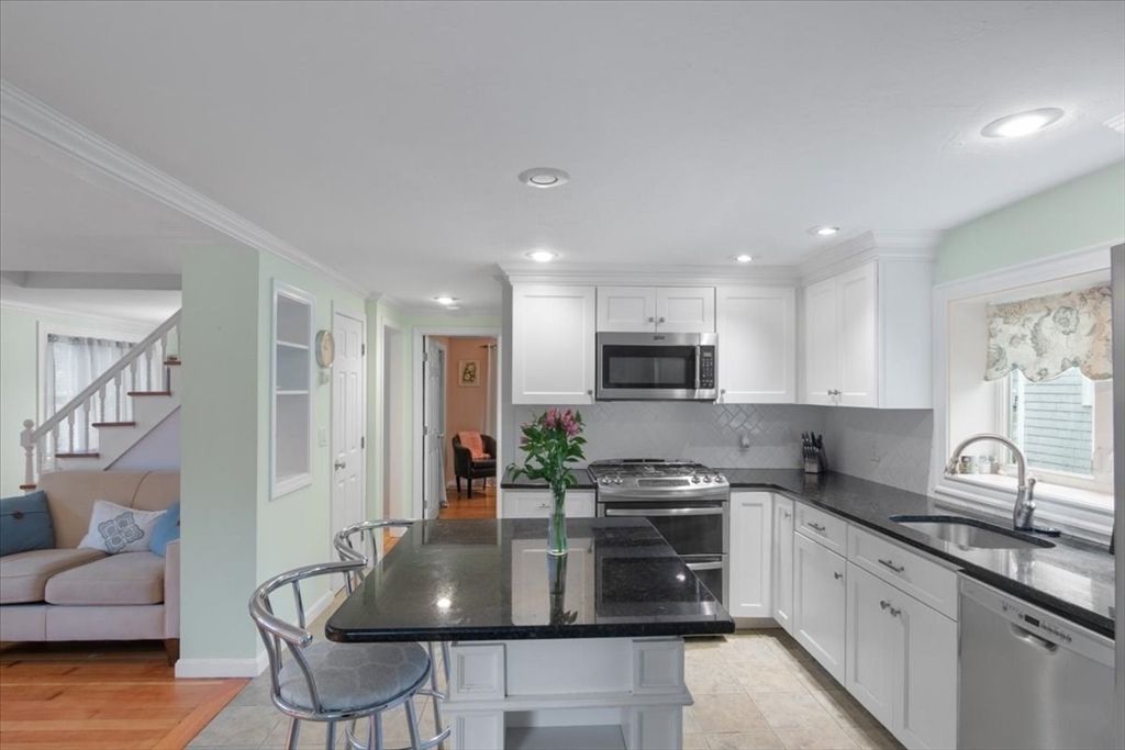 Dining room, Interior, Kitchen, Recessed Lighting, Stainless Steel Appliances, Wood Texture Flooring