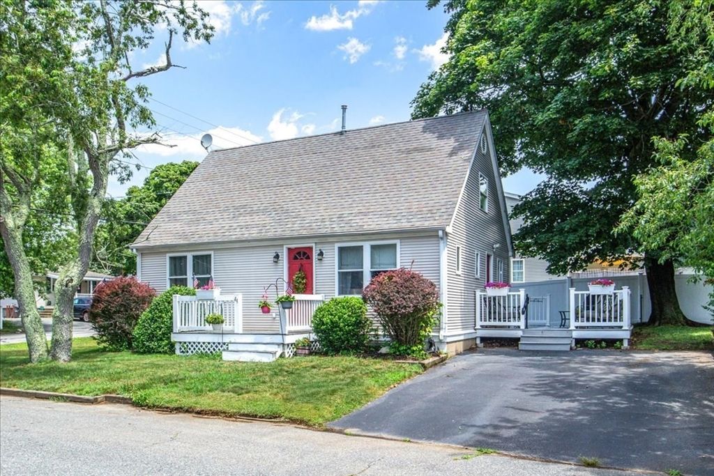 Exterior, Facade, Cape Cod