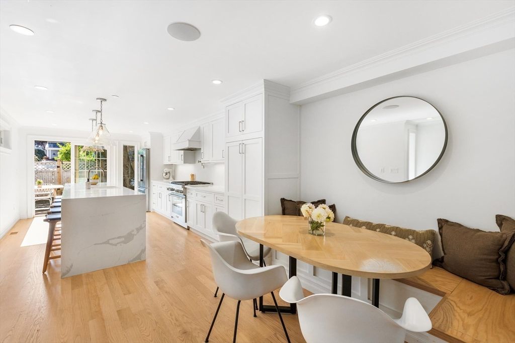 Dining room, Interior, Kitchen, Pendant Lights, Recessed Lighting, Wood Texture Flooring