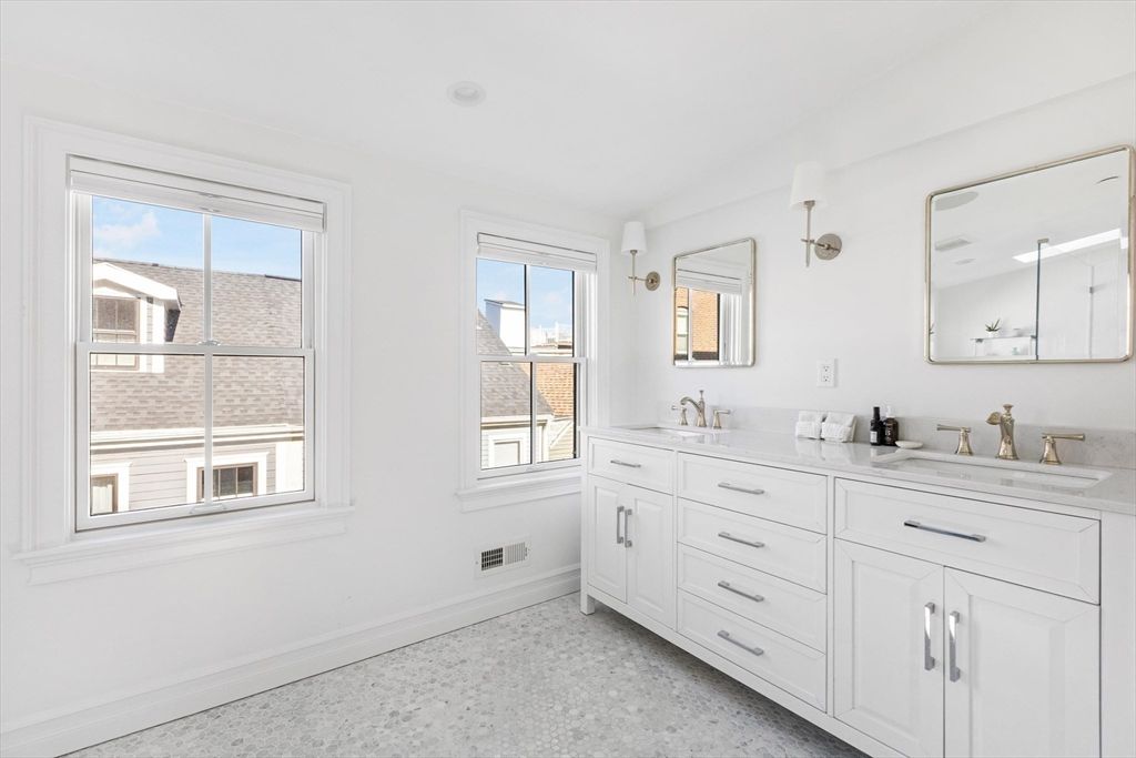 Bathroom, Dual Sink Vanities, Interior
