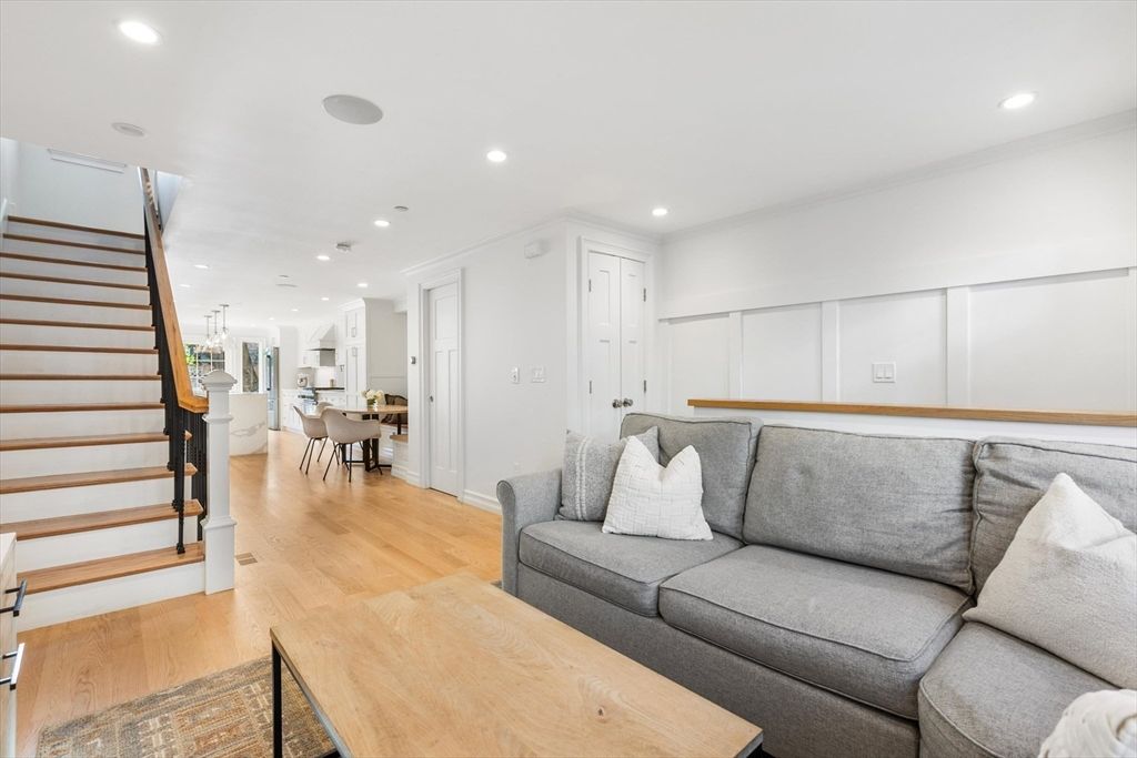 Dining room, Interior, Living room, Recessed Lighting, Wood Texture Flooring