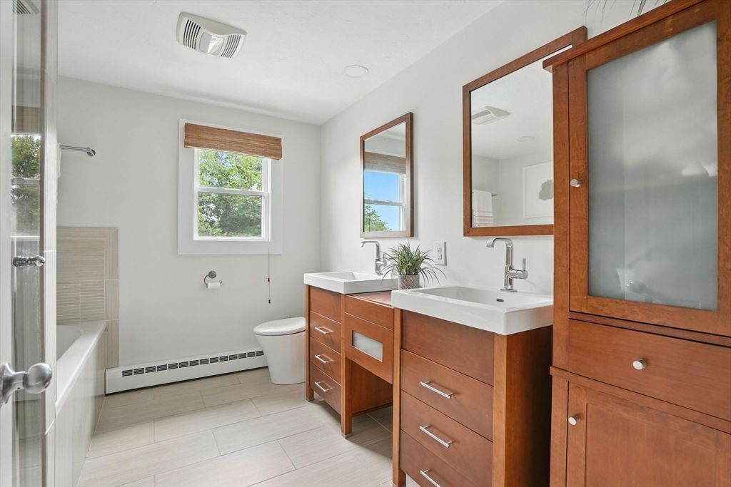 Bathroom, Dual Sink Vanities, Interior