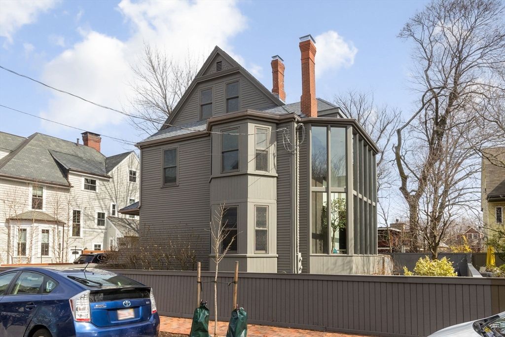 Exterior, Facade, Queen Anne Victorian