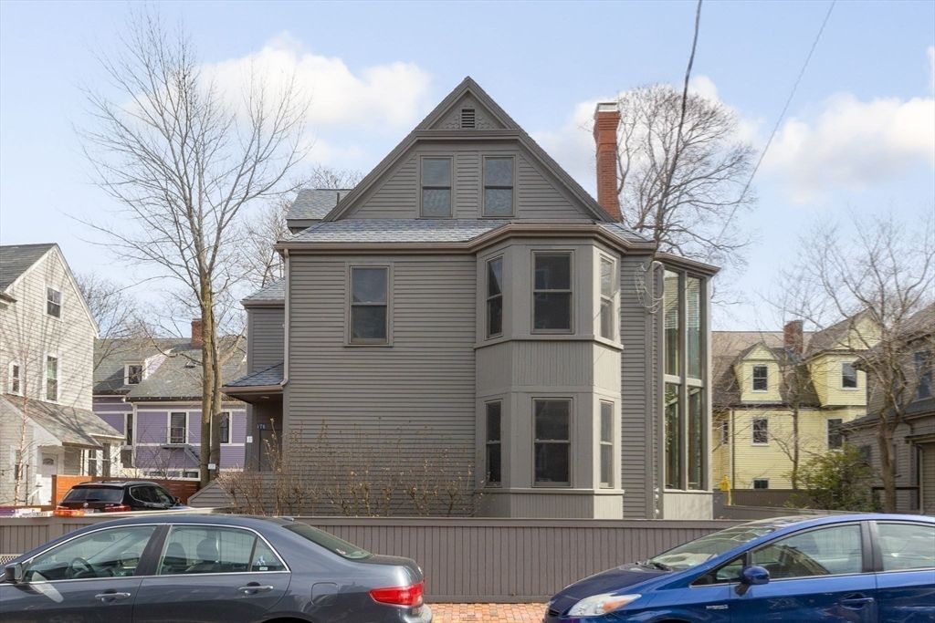 Exterior, Facade, Queen Anne Victorian