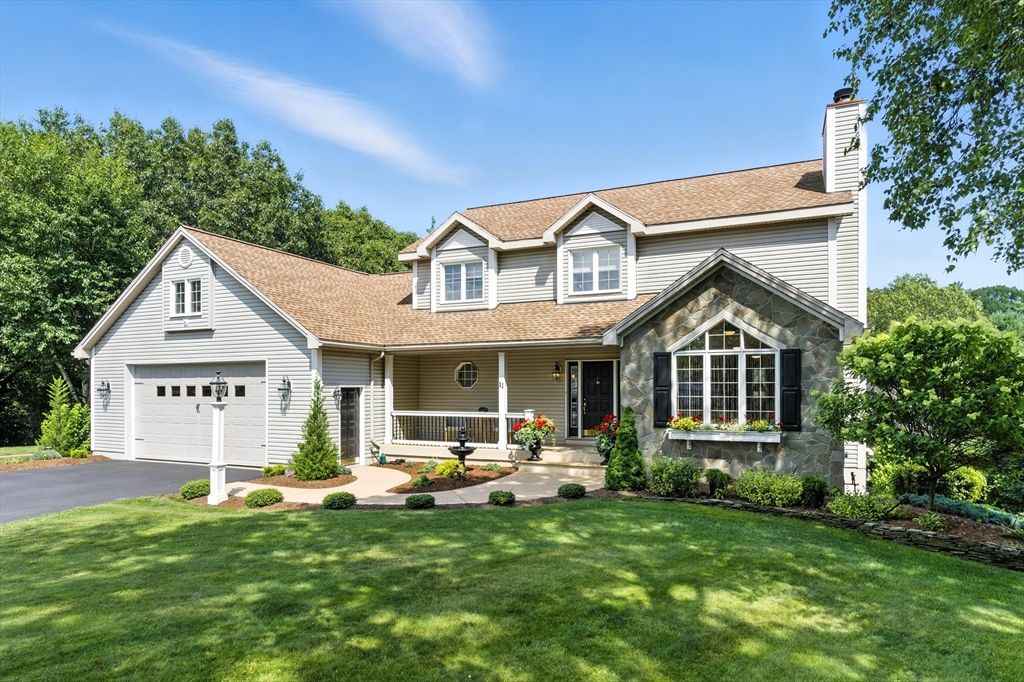 Attached, Exterior, Facade, Ranch