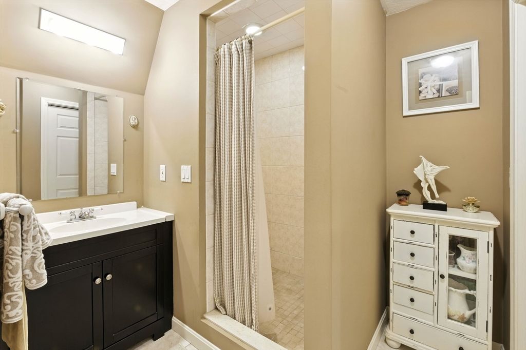 Bathroom, Interior, Recessed Lighting