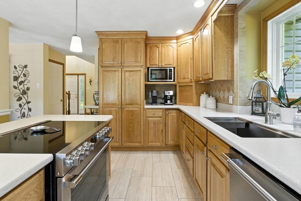 Interior, Kitchen, Pendant Lights, Recessed Lighting, Stainless Steel Appliances