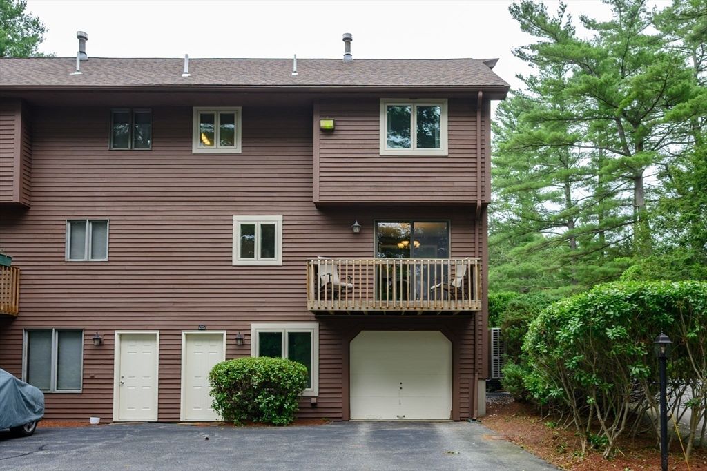 Attached, Exterior, Facade, Raised Ranch