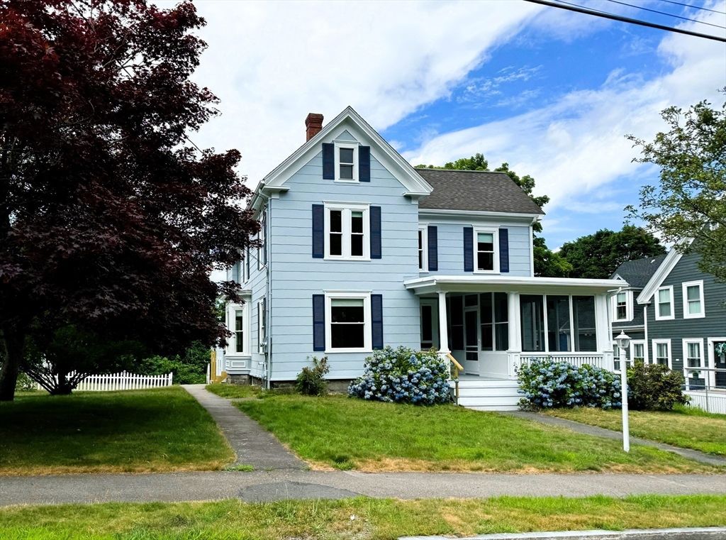 Exterior, Facade, Queen Anne Victorian