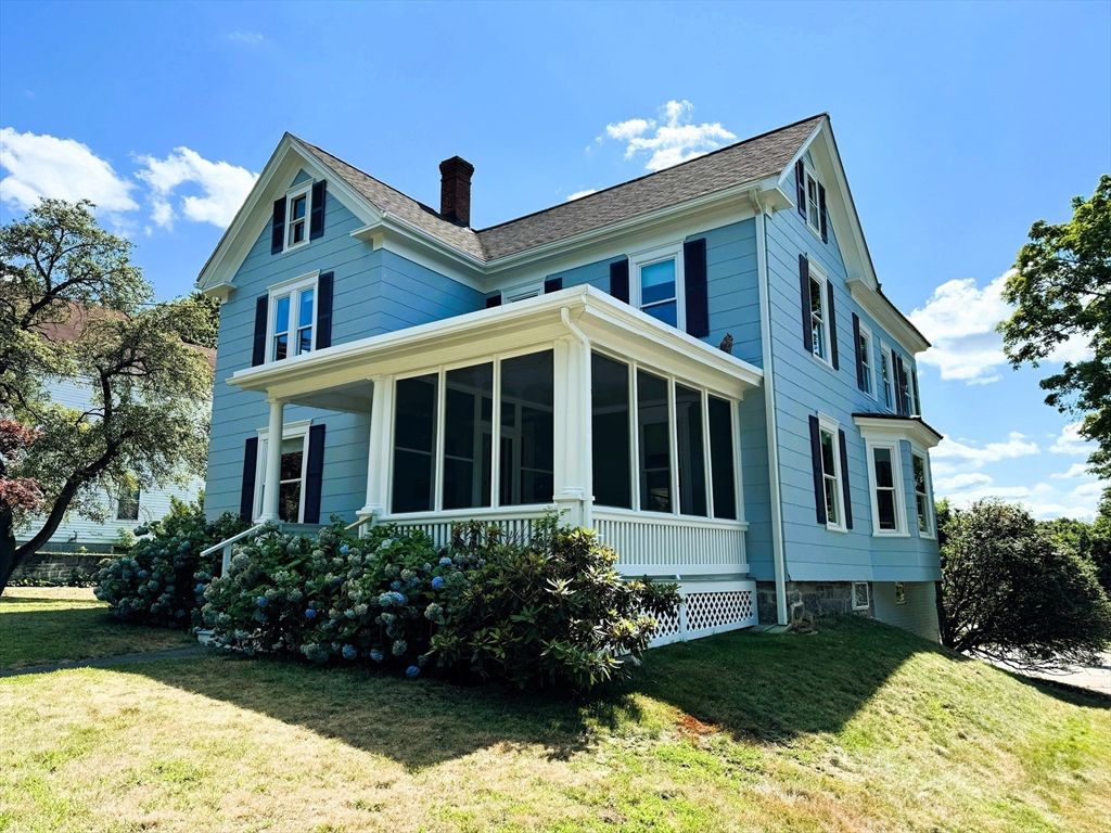 Exterior, Facade, Queen Anne Victorian