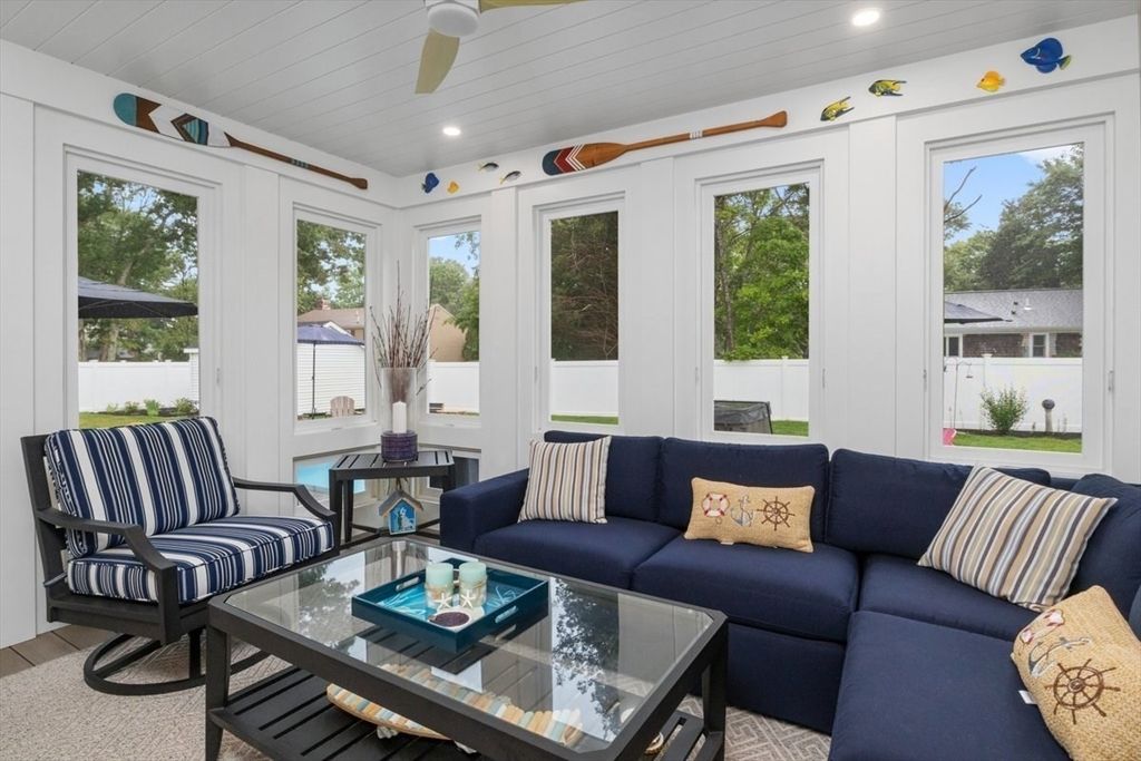 Interior, Living room, Recessed Lighting, Sun Room