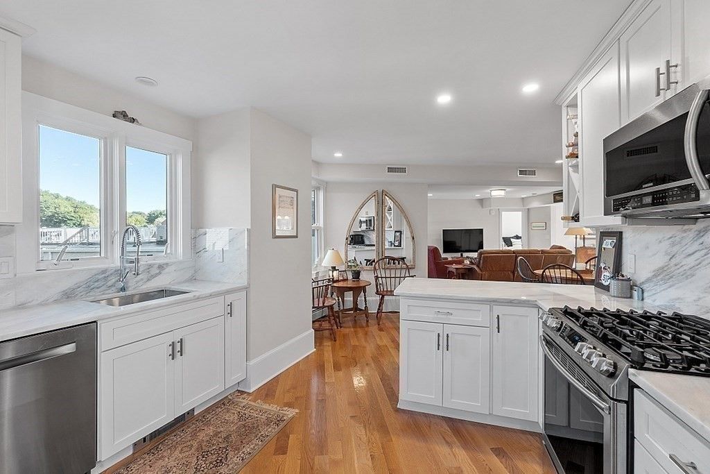 Dining room, Interior, Kitchen, Recessed Lighting, Stainless Steel Appliances, Wood Texture Flooring