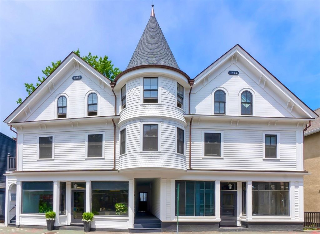 Exterior, Facade, Queen Anne Victorian