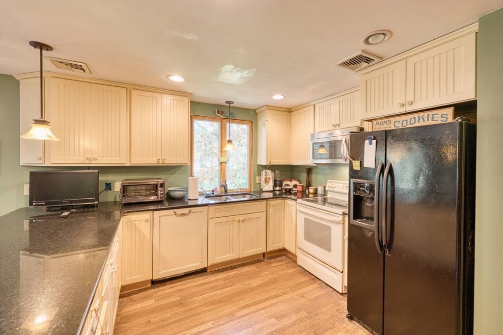 Interior, Kitchen, Pendant Lights, Recessed Lighting, Wood Texture Flooring