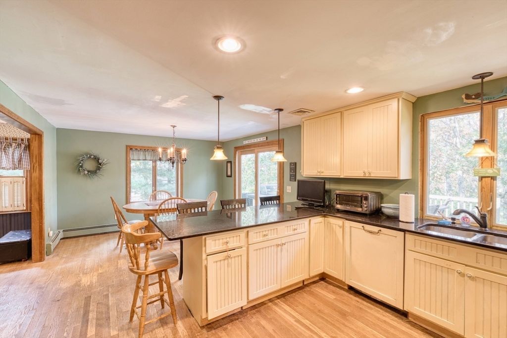 Chandelier, Dining room, Interior, Kitchen, Pendant Lights, Recessed Lighting, Wood Texture Flooring