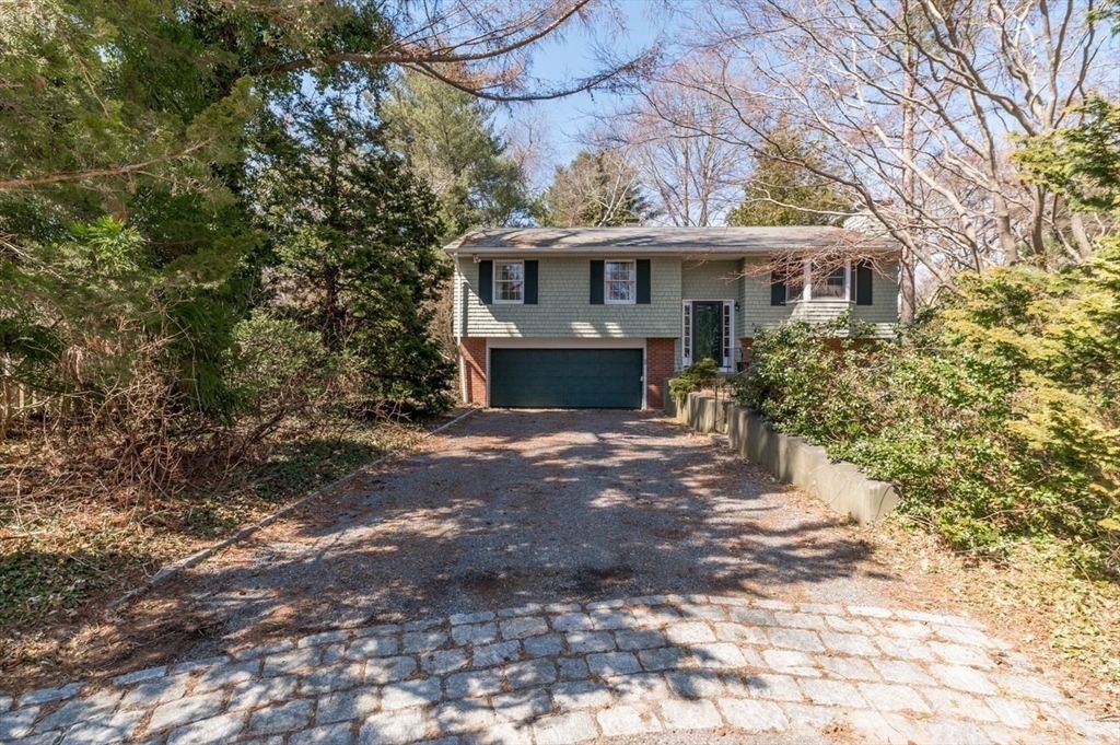 Attached, Exterior, Facade, Raised Ranch