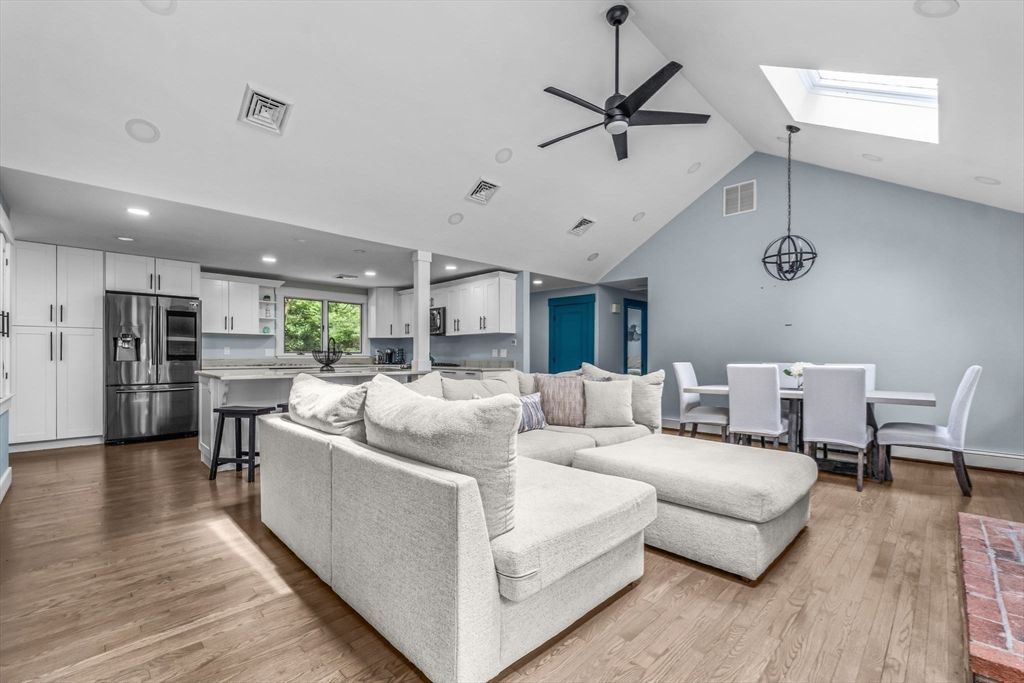 Dining room, Interior, Kitchen, Living room, Pendant Lights, Recessed Lighting, Stainless Steel Appliances, Wood Texture Flooring