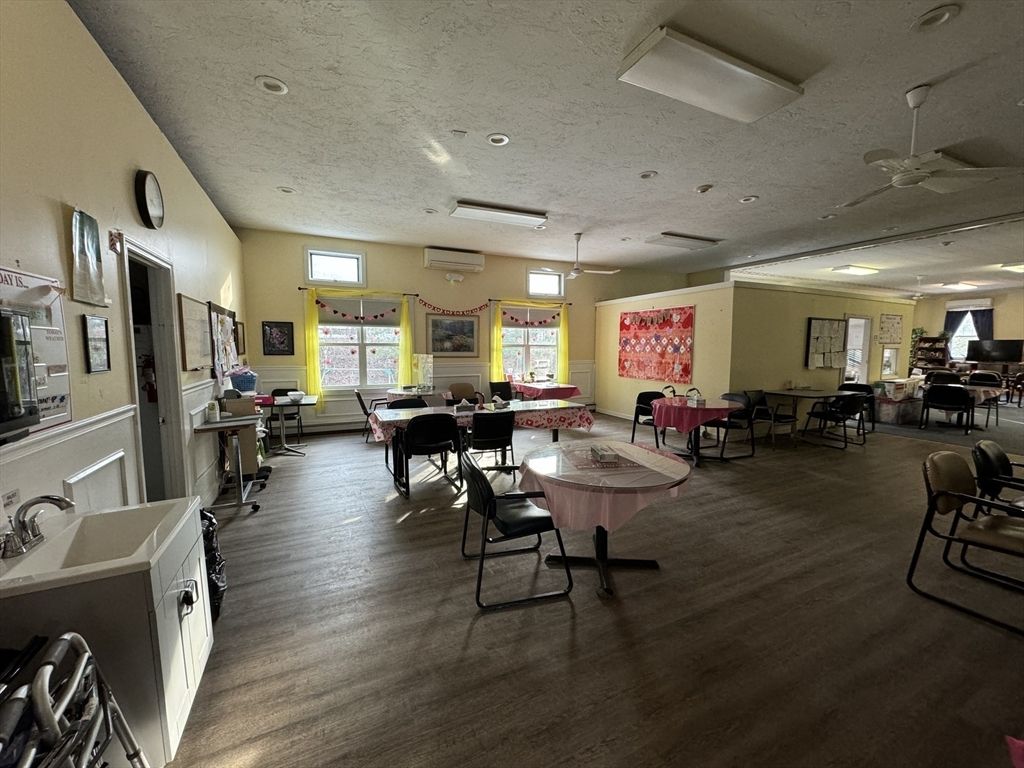 Dining room, Interior, Piano, Recessed Lighting, Wood Texture Flooring