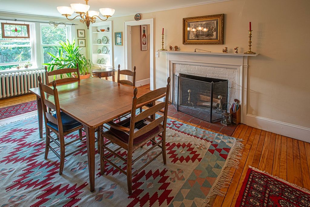 Chandelier, Dining room, Fireplace, Interior, Wood Texture Flooring