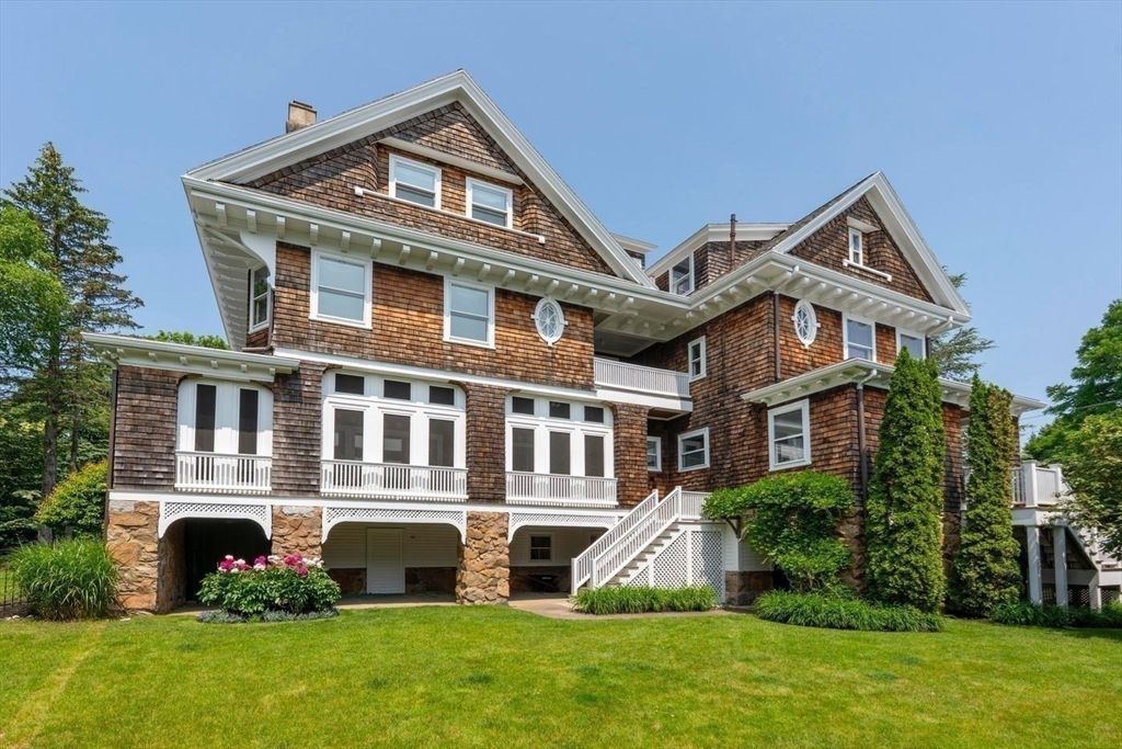 Exterior, Facade, Brick Facade, Brick Traditional
