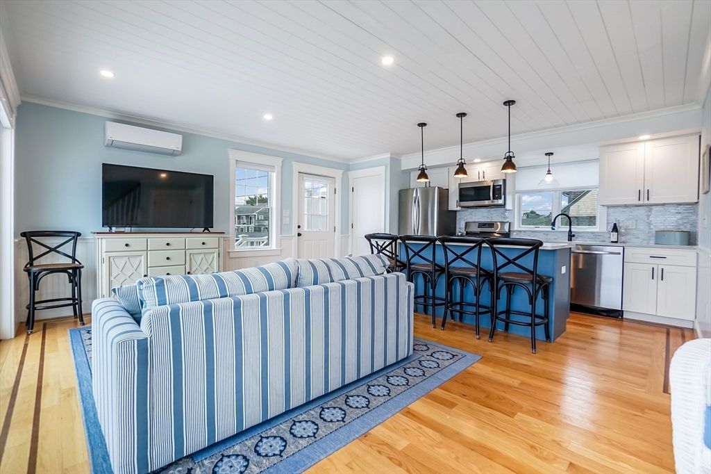 Interior, Kitchen, Living room, Pendant Lights, Recessed Lighting, Stainless Steel Appliances, Wood Texture Flooring