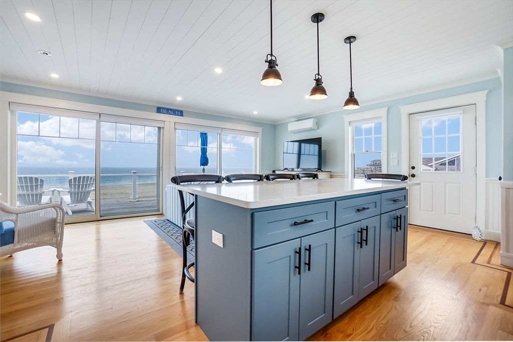Interior, Kitchen, Pendant Lights, Recessed Lighting, Water, Wood Texture Flooring