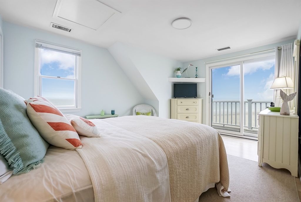 Bedroom, Interior, Water