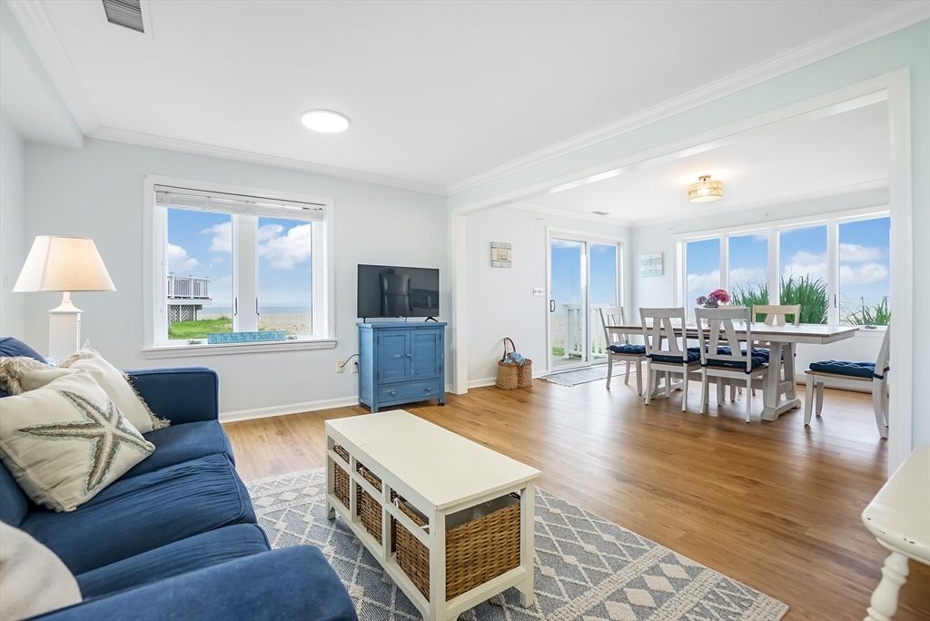 Dining room, Interior, Recessed Lighting, Wood Texture Flooring