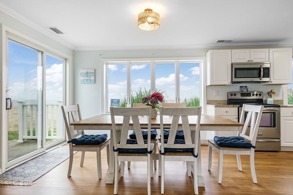 Dining room, Interior, Kitchen, Stainless Steel Appliances, Wood Texture Flooring