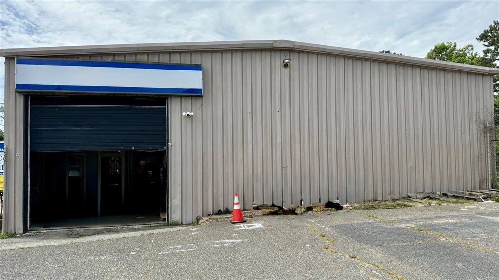 Detached Garage, Exterior