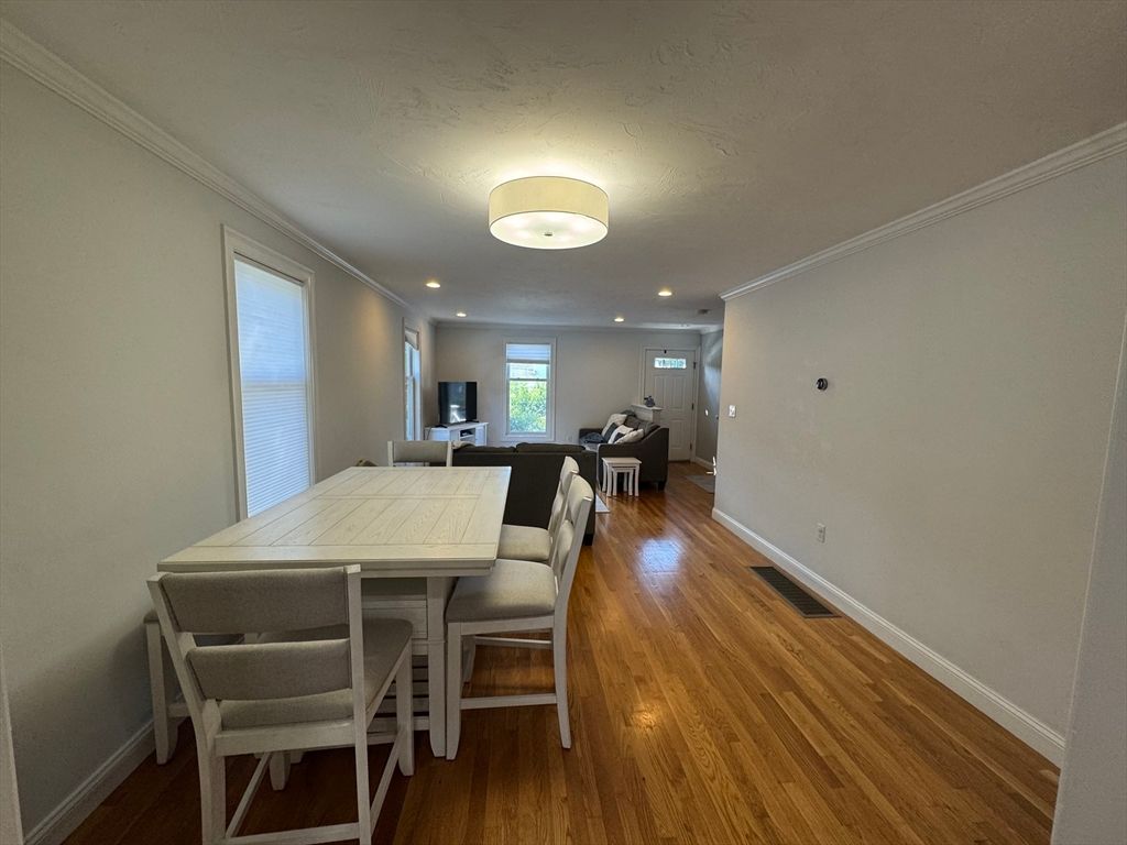 Dining room, Interior, Living room, Recessed Lighting, Wood Texture Flooring