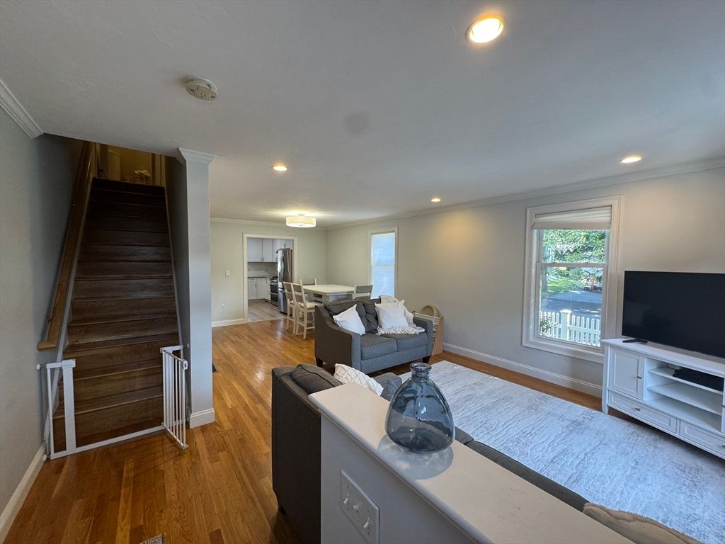 Dining room, Interior, Living room, Recessed Lighting, Wood Texture Flooring