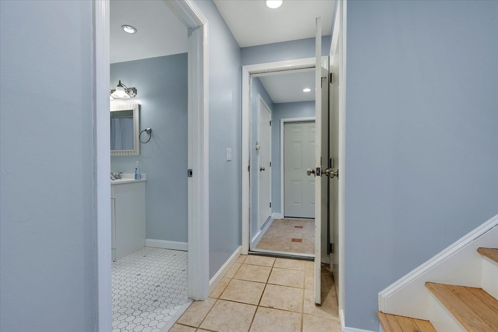 Bathroom, Interior, Recessed Lighting